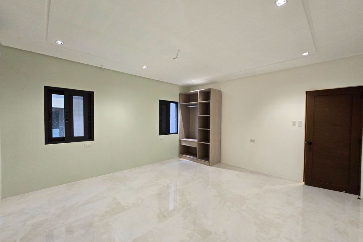 5 Bedroom House for Sale in Tandang Sora, Quezon City, Metro Manila – photo 5