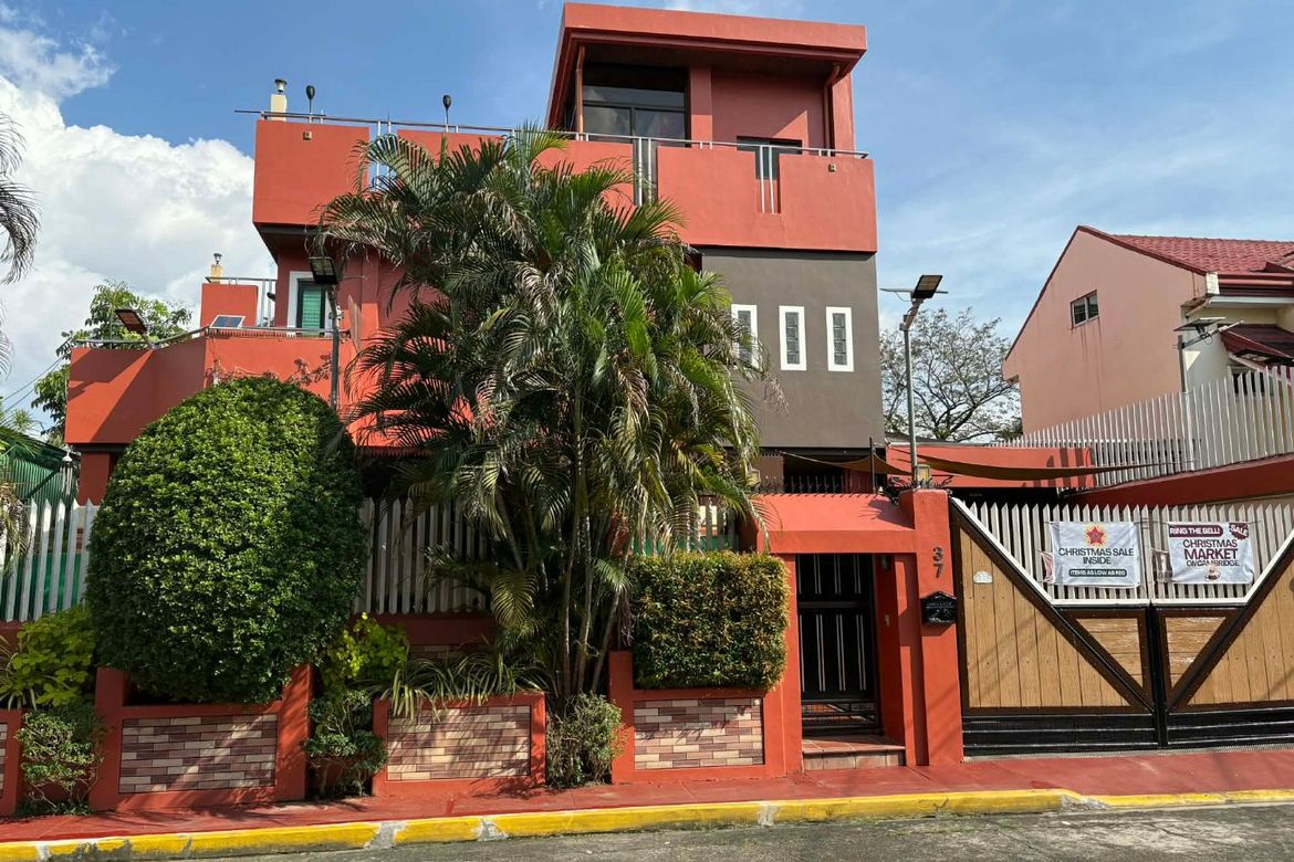 5 Bedroom House for Sale in Tañong, Marikina, Metro Manila near LRT-2 Santolan