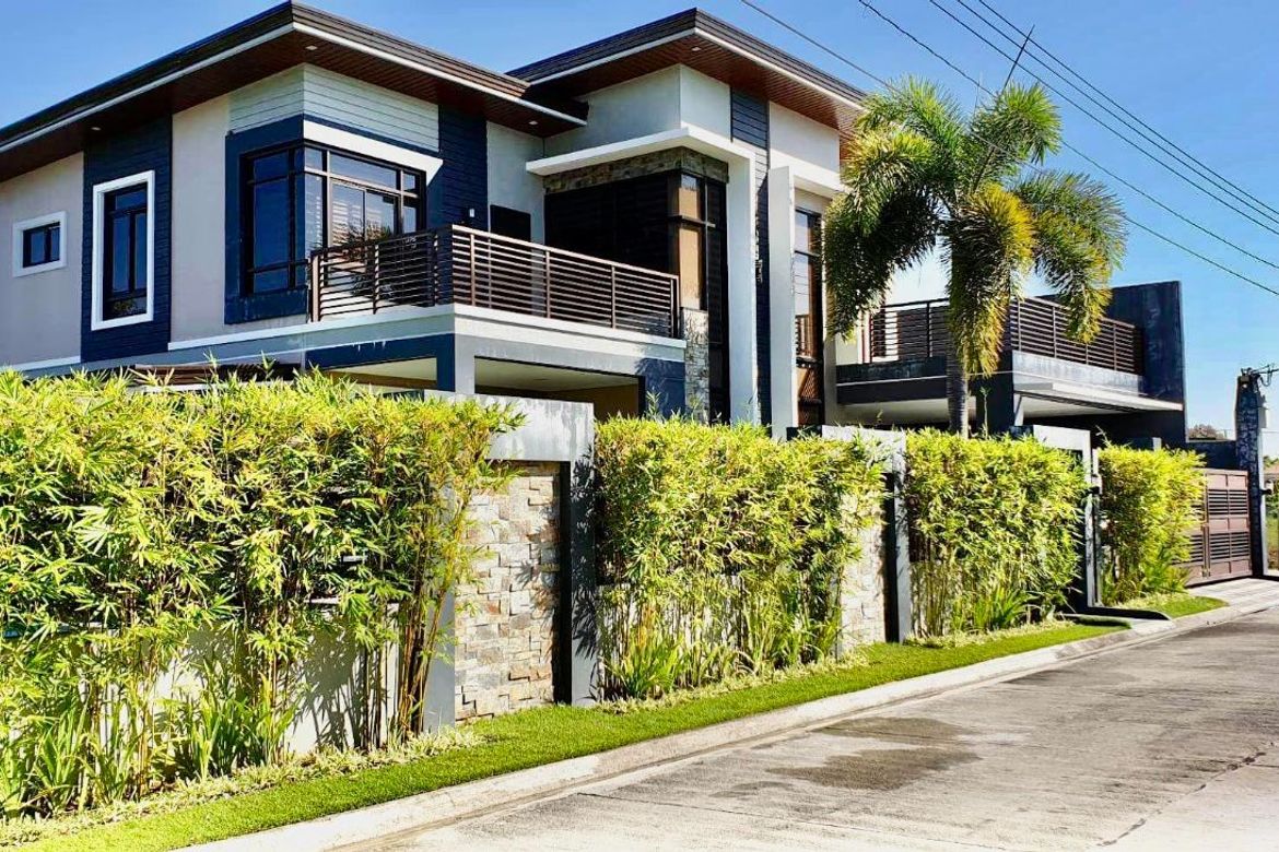 5 Bedroom House for Sale in Telabastagan, San Fernando, Pampanga