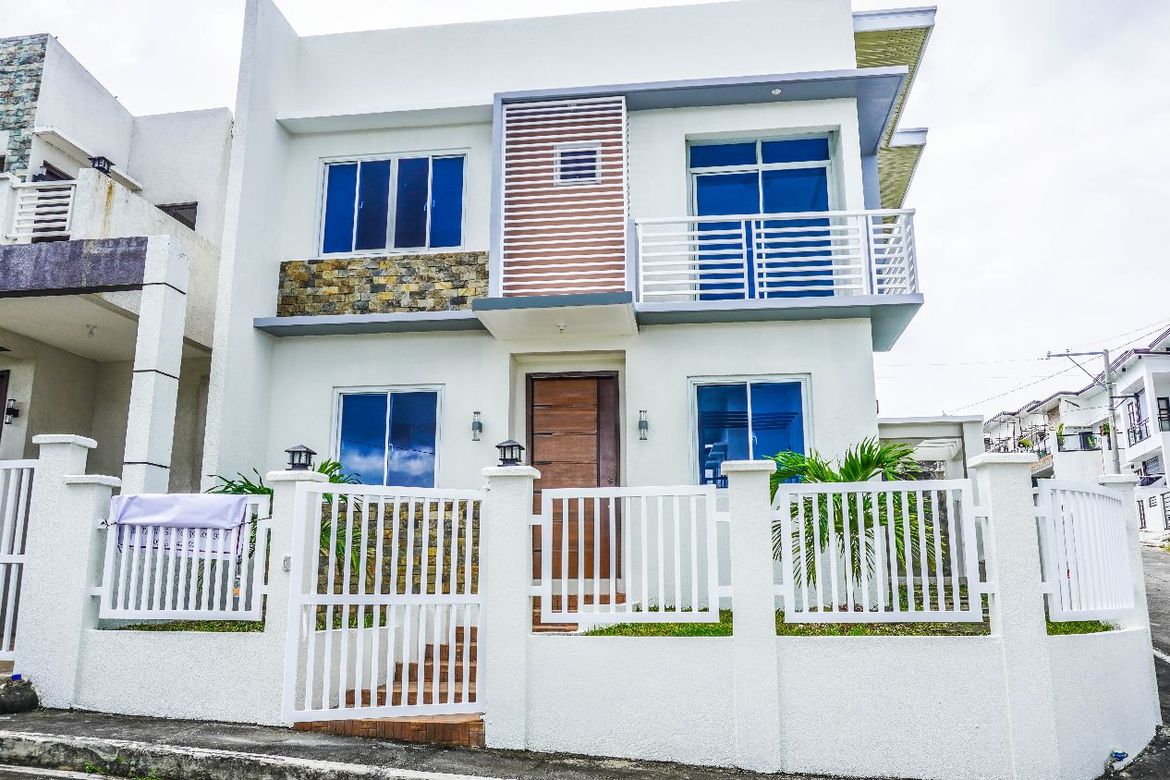 5 Bedroom House for Sale in Trapiche, Tanauan, Batangas