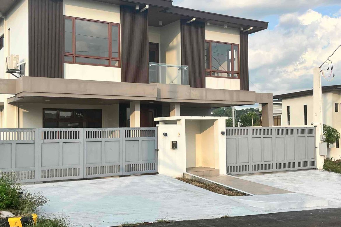 5 Bedroom House for Sale in Tungkong Mangga, San Jose del Monte, Bulacan