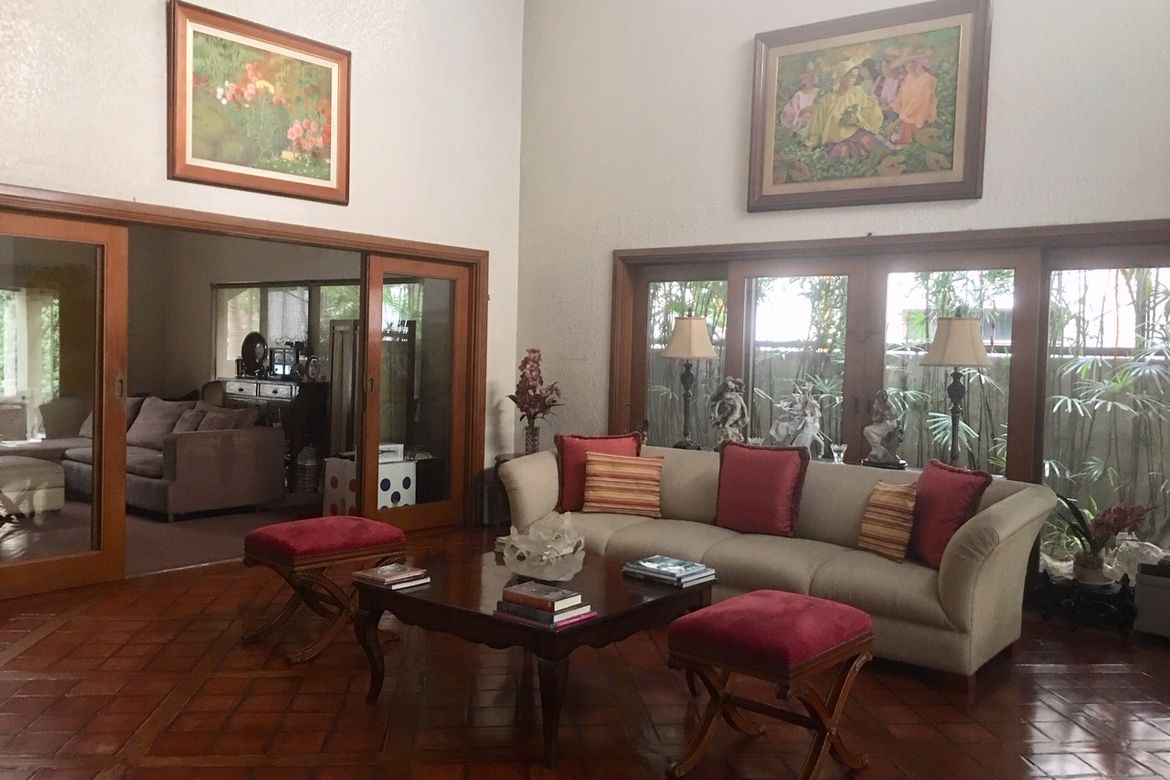 5 Bedroom House for Sale in Ugong Norte, Quezon City, Metro Manila near MRT-3 Ortigas