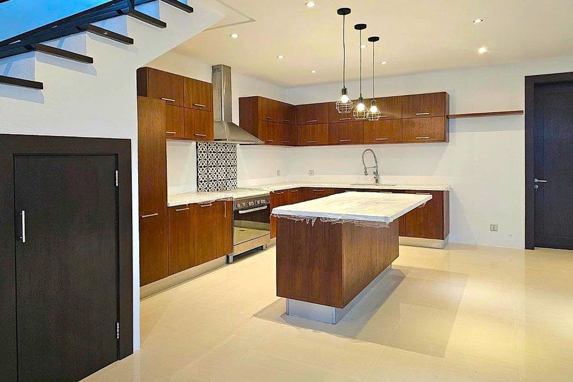 5 Bedroom House for Sale in Ususan, Taguig, Metro Manila