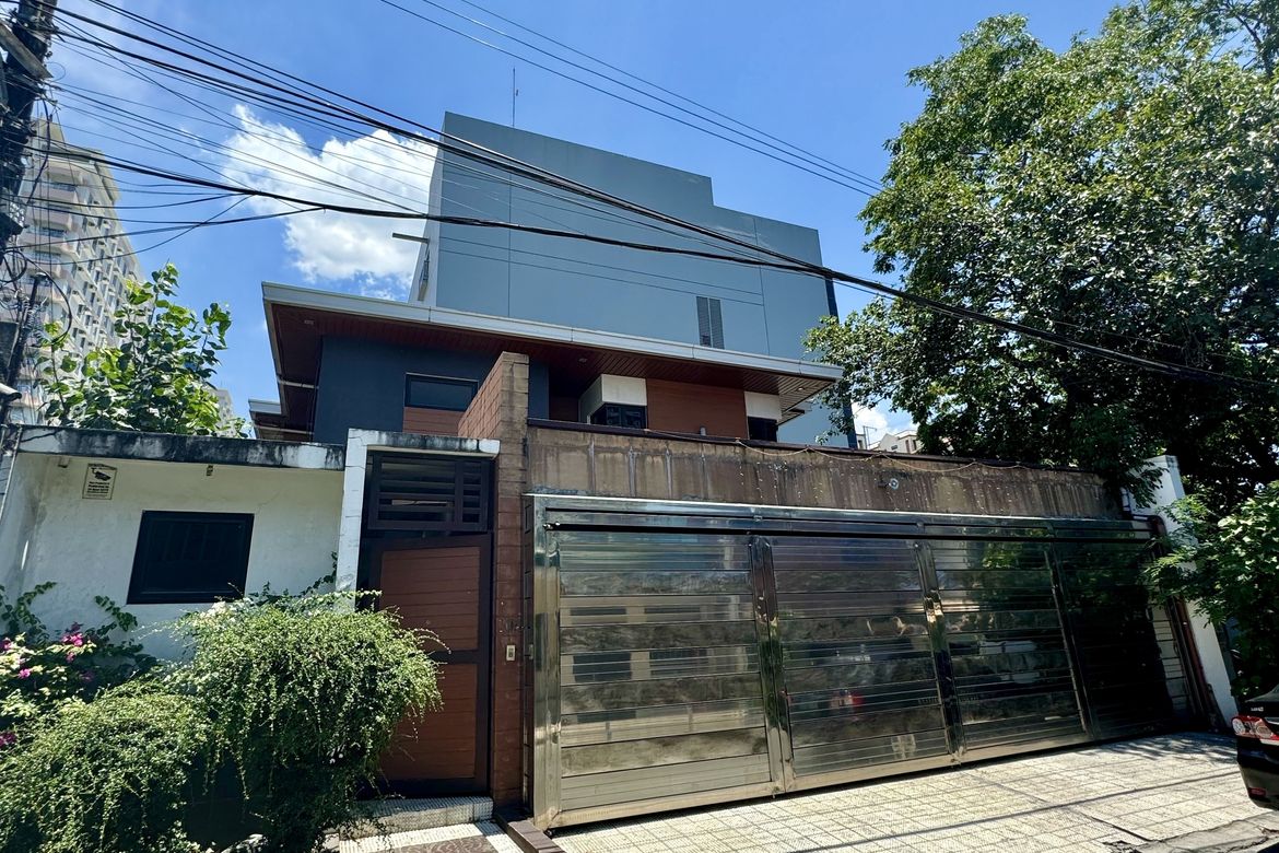 5 Bedroom House for Sale in West Crame, San Juan, Metro Manila near MRT-3 Santolan