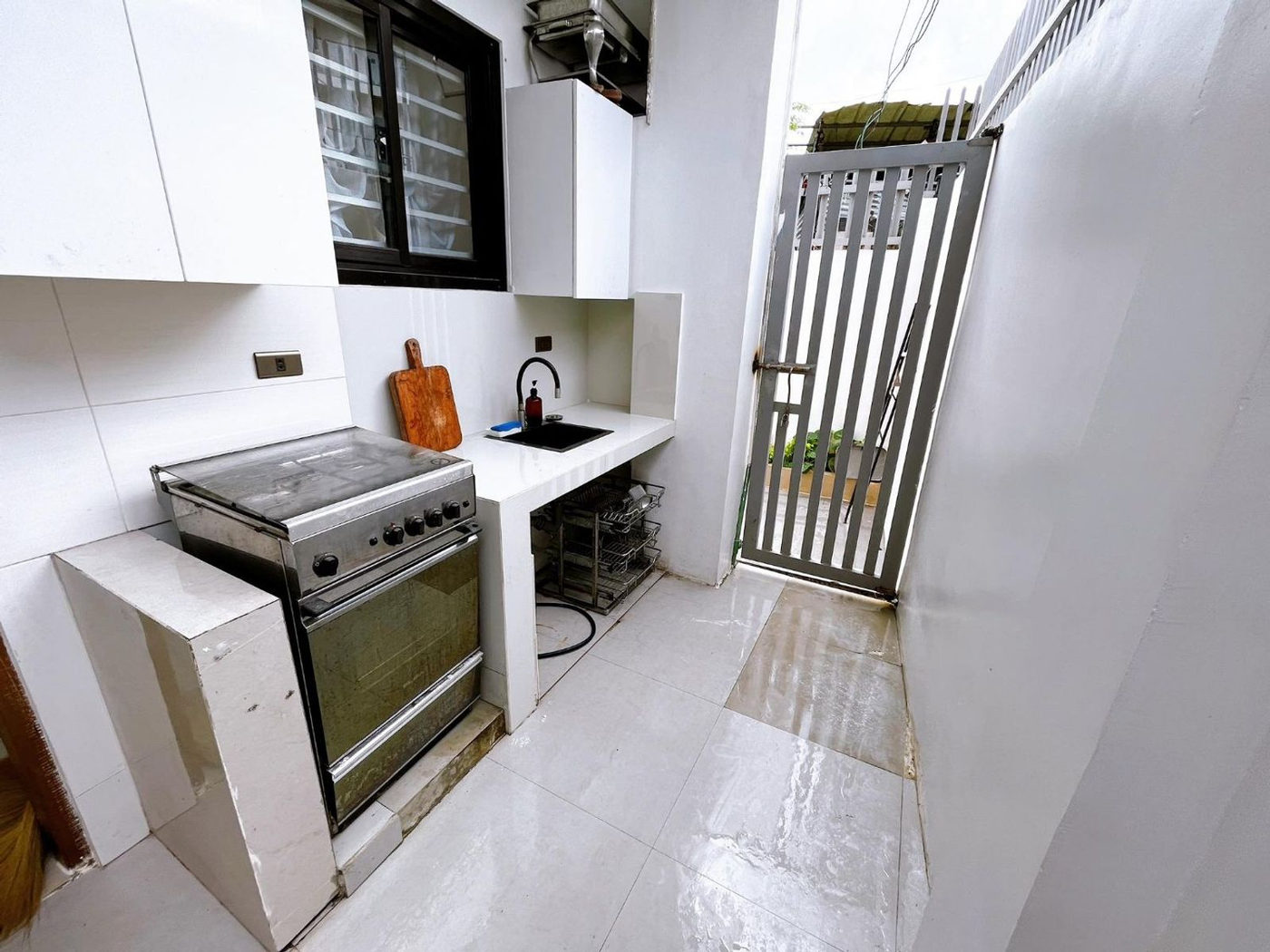5-Bedroom Modern 3-Storey House with Overlooking View for Sale in Blue Mountains, Antipolo, Rizal – photo 12