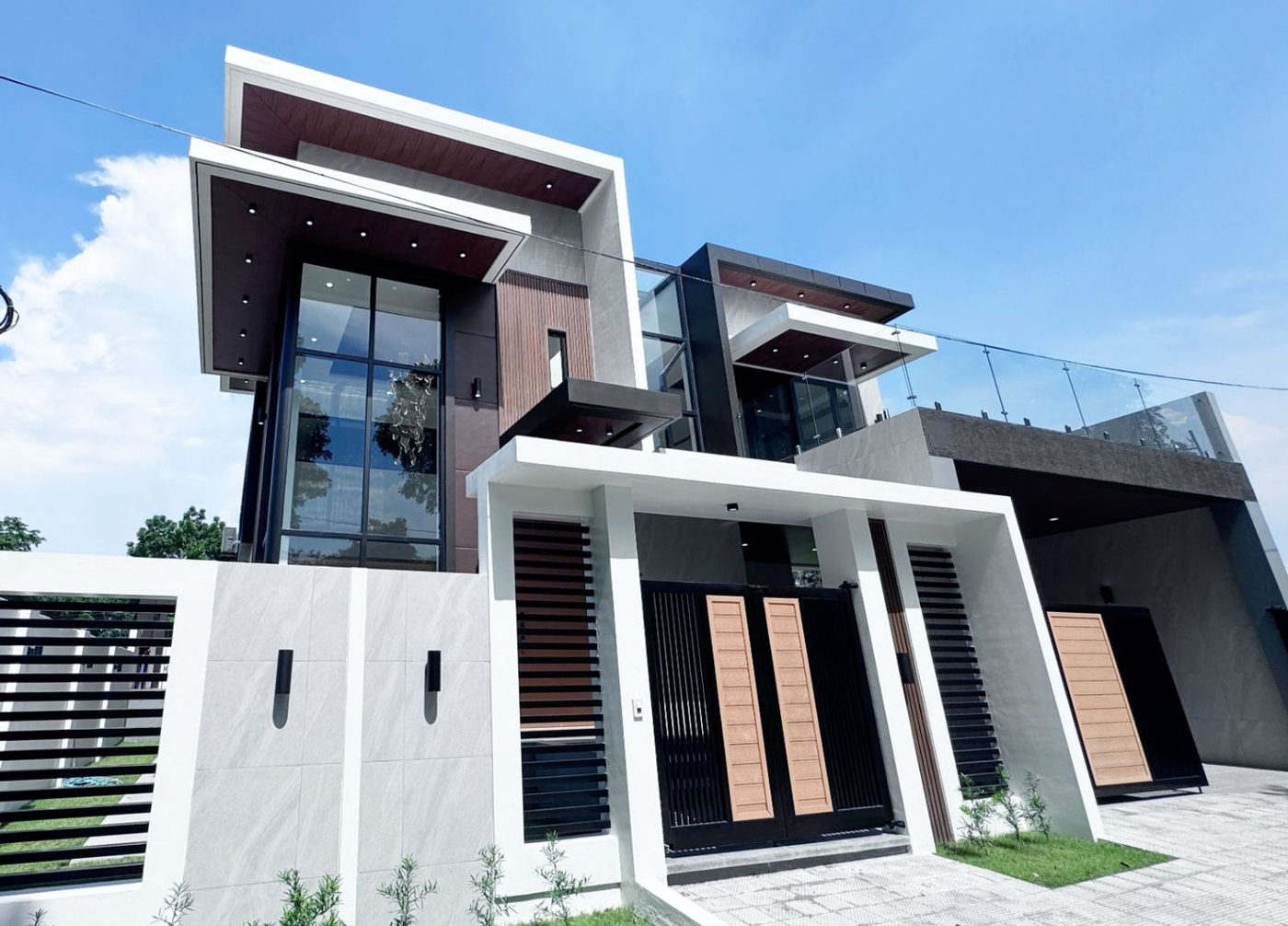 5-Bedroom Modern Contemporary House with Pool for Sale in Buck Estate, Alfonso, Cavite