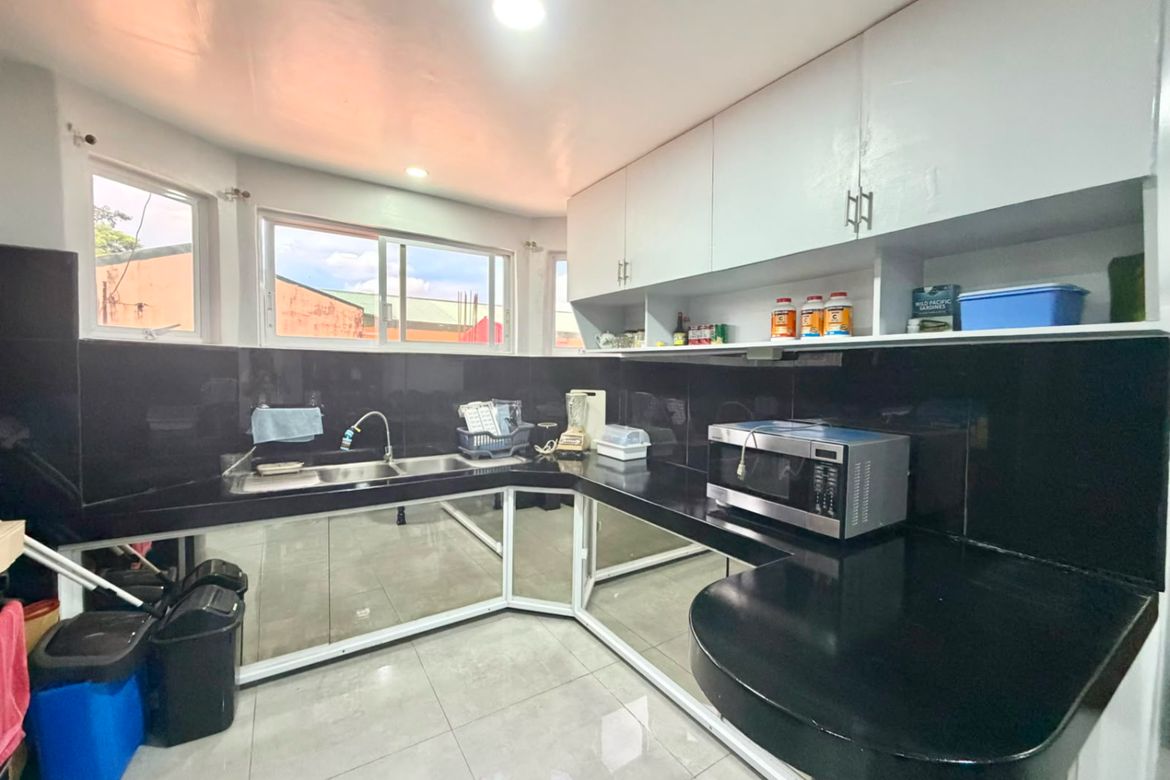5 Bedroom Shophouse for Sale in Isabelita, San Juan, Metro Manila near LRT-2 J. Ruiz – photo 5