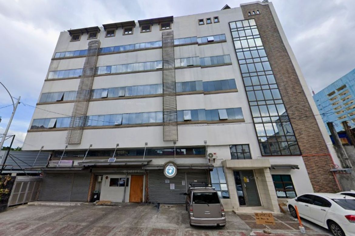 5 Bedroom Shophouse for Sale in South Triangle, Quezon City, Metro Manila near MRT-3 Quezon Avenue