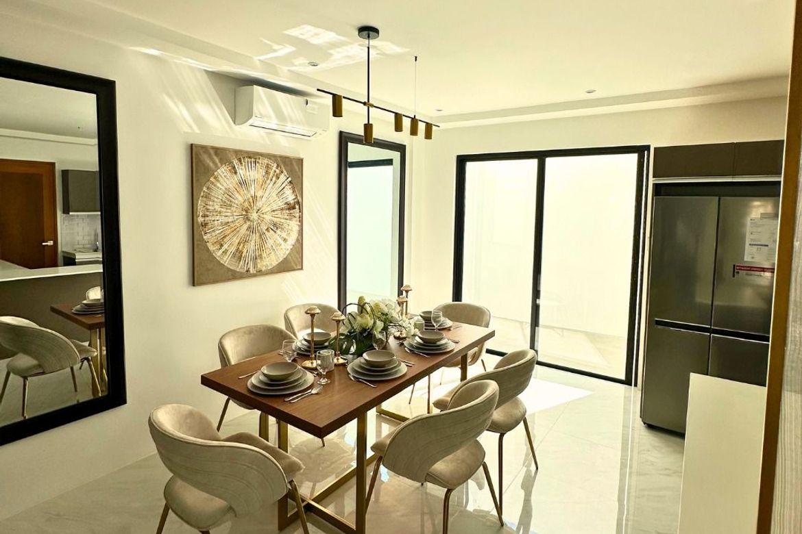 5 Bedroom Townhouse for Sale in Almanza Uno, Las Piñas, Metro Manila – photo 2