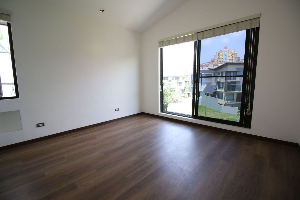 5 Bedroom Townhouse for Sale in Bambang, Taguig, Metro Manila