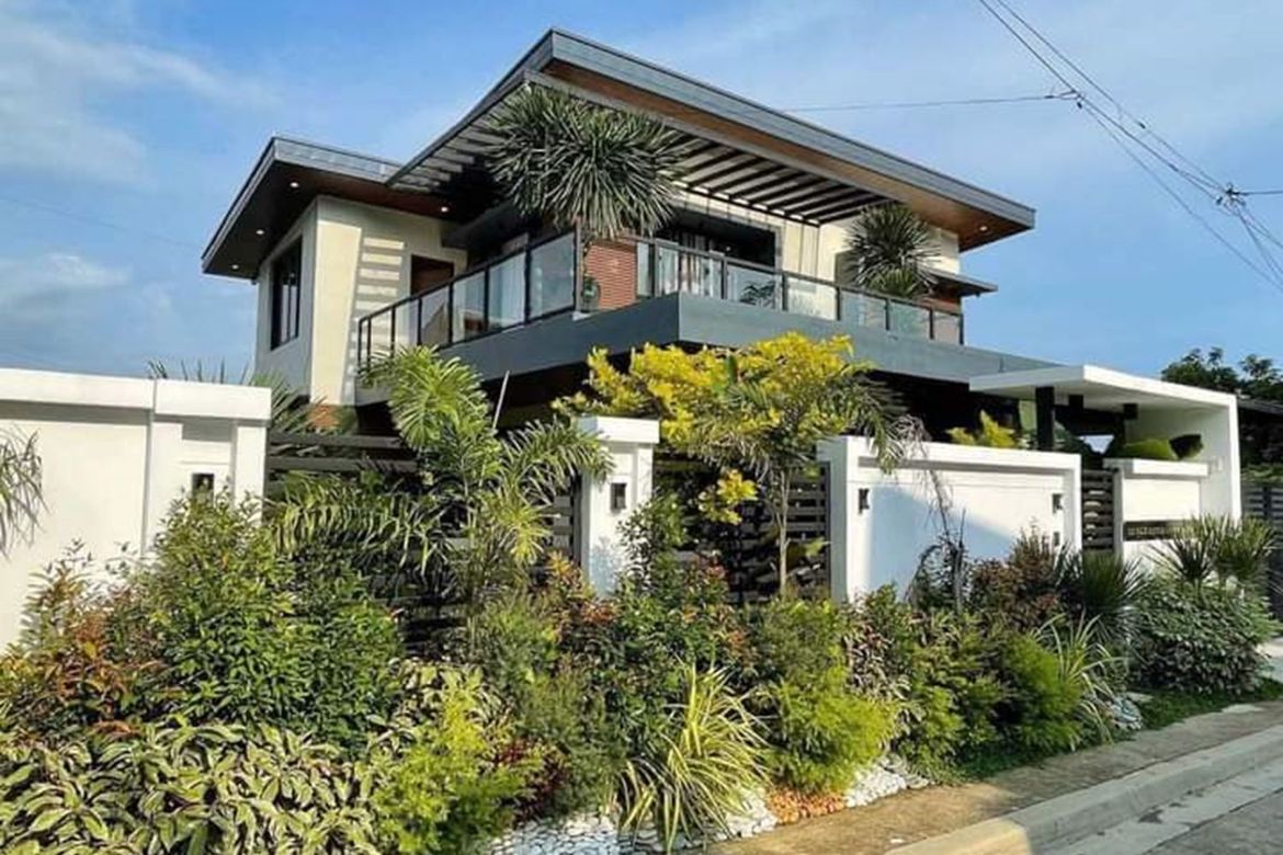 5 Bedroom Townhouse for Sale in Batingan, Binangonan, Rizal