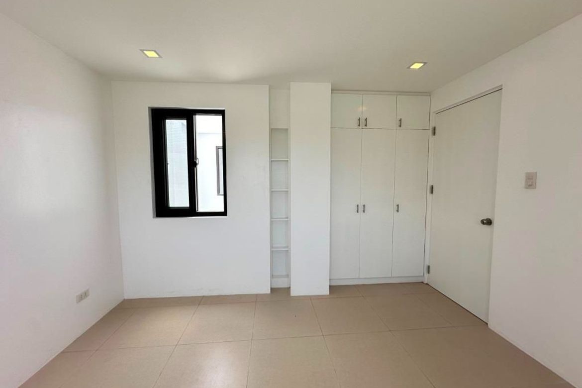 5 Bedroom Townhouse for Sale in BF Homes Parañaque, BF Homes, Parañaque, Metro Manila – photo 7