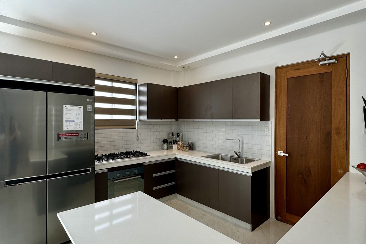 5 Bedroom Townhouse for Sale in BF Homes Parañaque, BF Homes, Parañaque, Metro Manila – photo 8