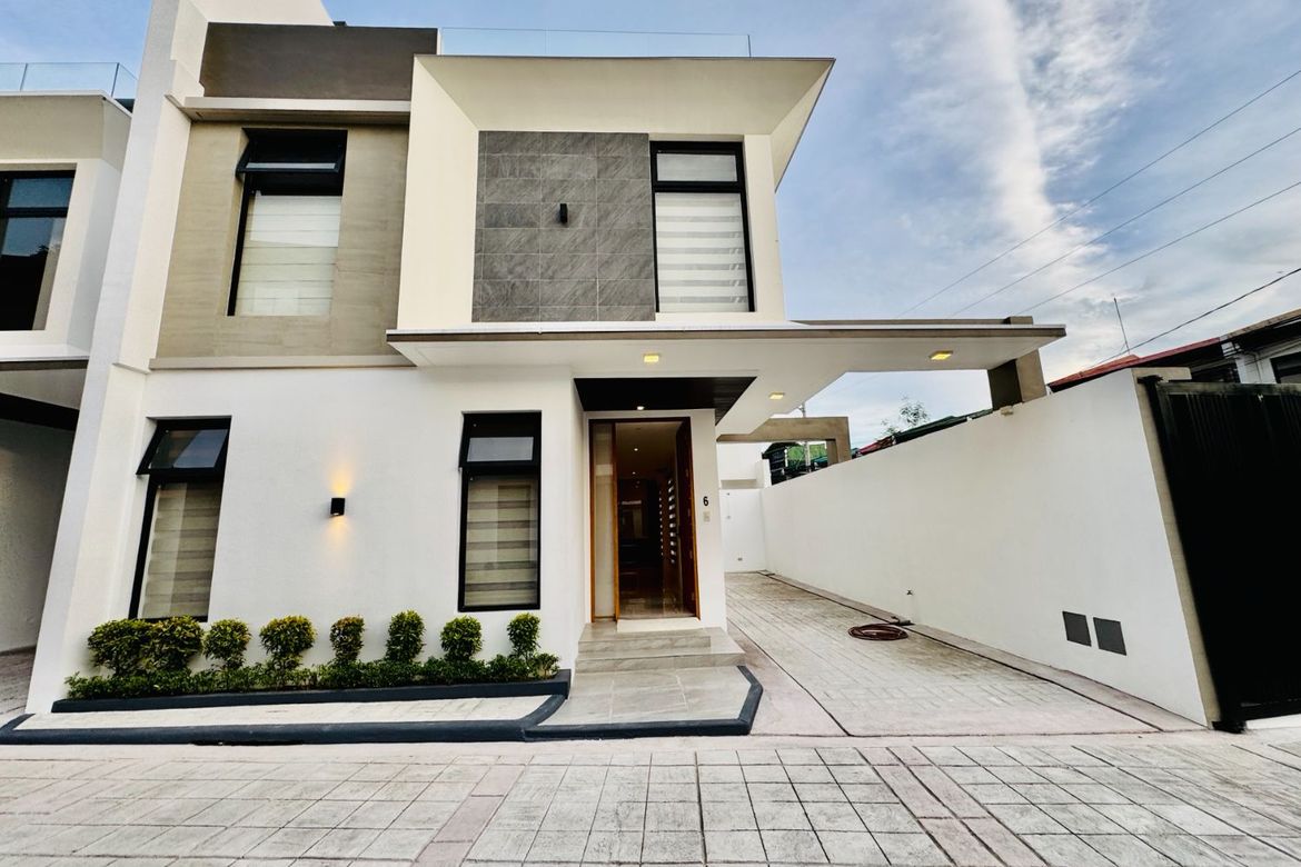 5 Bedroom Townhouse for Sale in BF Homes, Parañaque, Metro Manila – photo 3