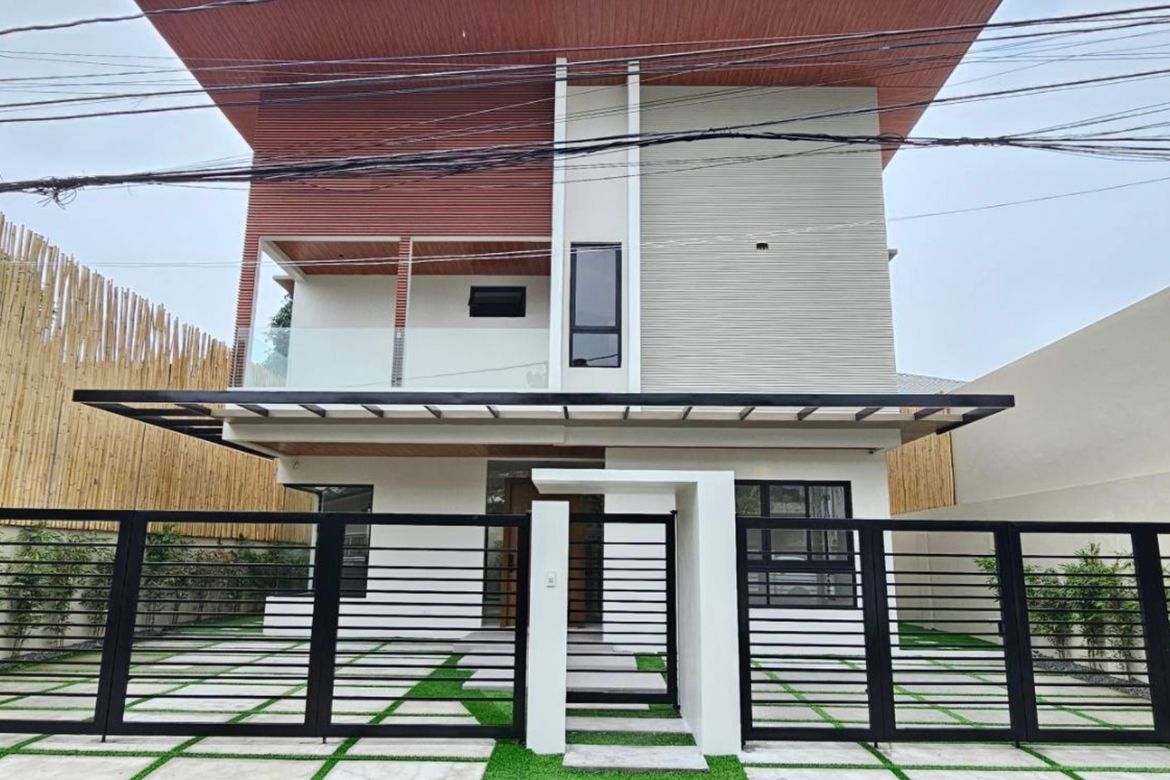 5 Bedroom Townhouse for Sale in BF Resort, Las Piñas, Metro Manila