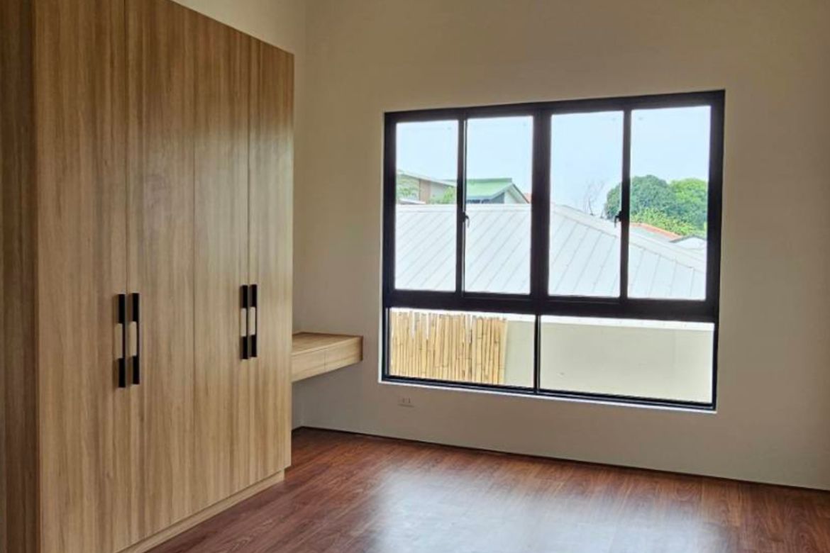 5 Bedroom Townhouse for Sale in BF Resort, Las Piñas, Metro Manila – photo 8