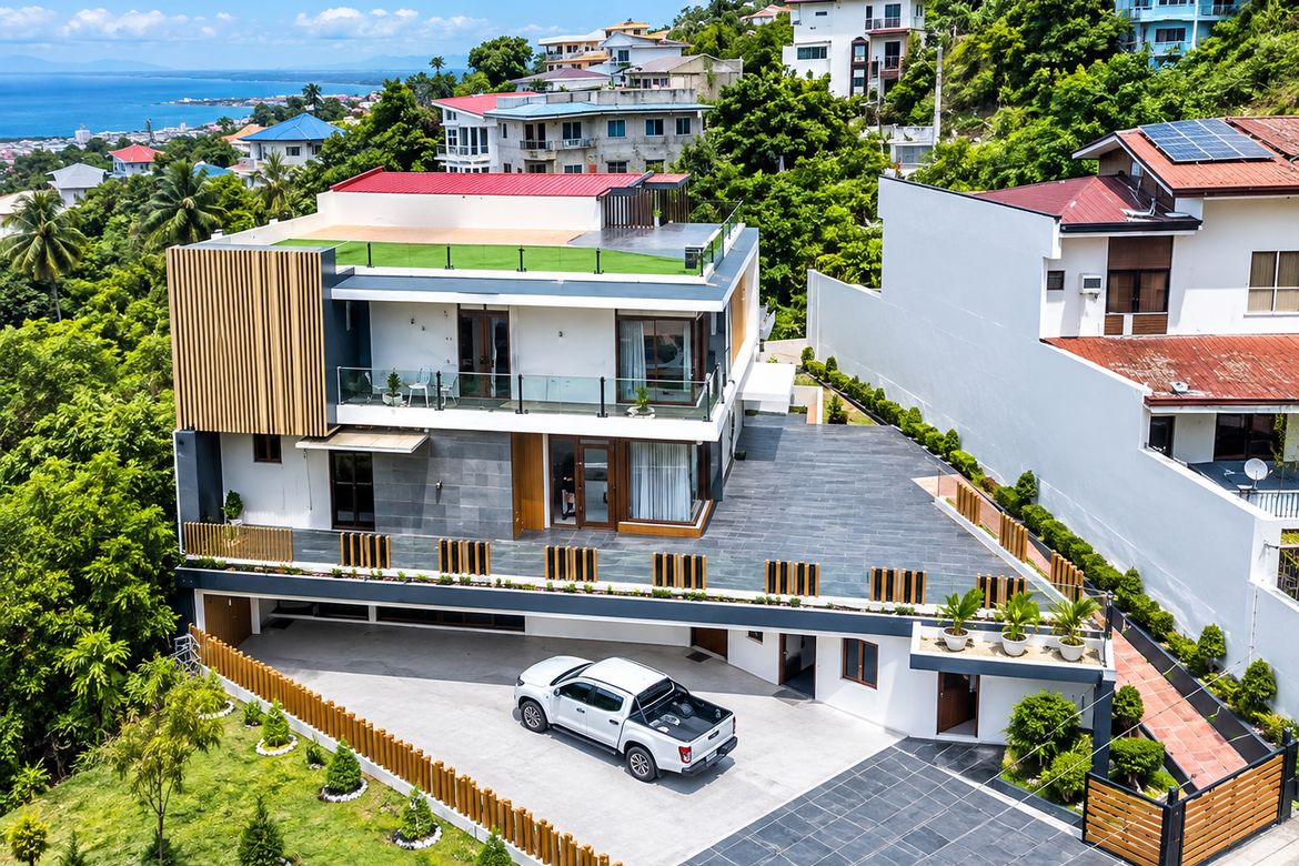 5 Bedroom Townhouse for Sale in Cadulawan, Talisay, Cebu