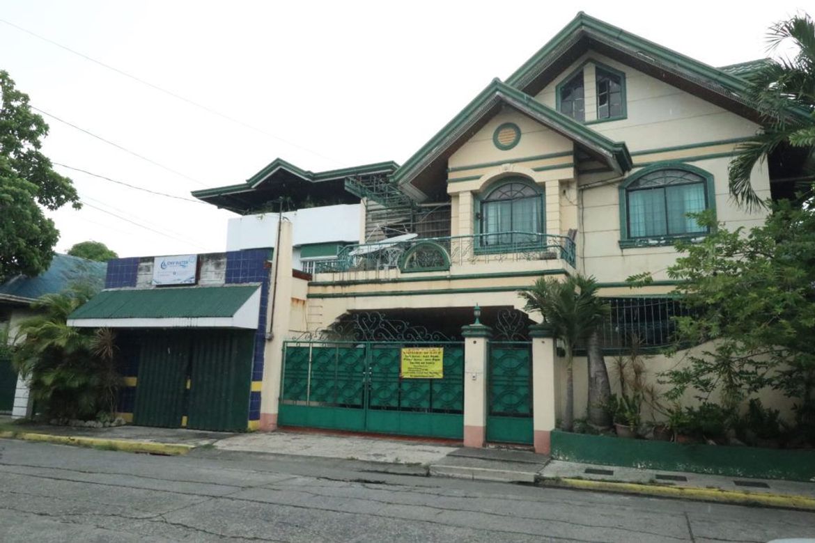 5 Bedroom Townhouse for Sale in Caniogan, Pasig, Metro Manila