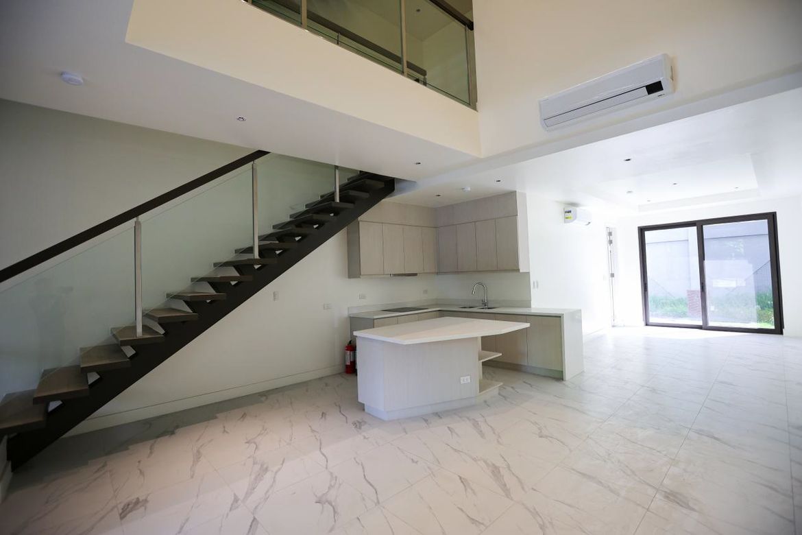5 Bedroom Townhouse for Sale in Hulo, Mandaluyong, Metro Manila