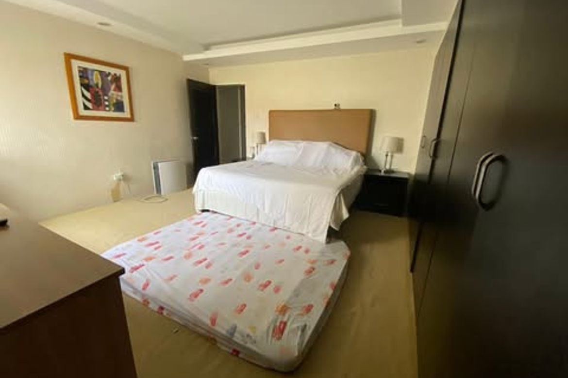 5 Bedroom Townhouse for Sale in Kapitolyo, Pasig, Metro Manila