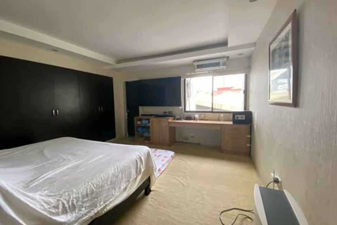 5 Bedroom Townhouse for Sale in Kapitolyo, Pasig, Metro Manila – photo 4