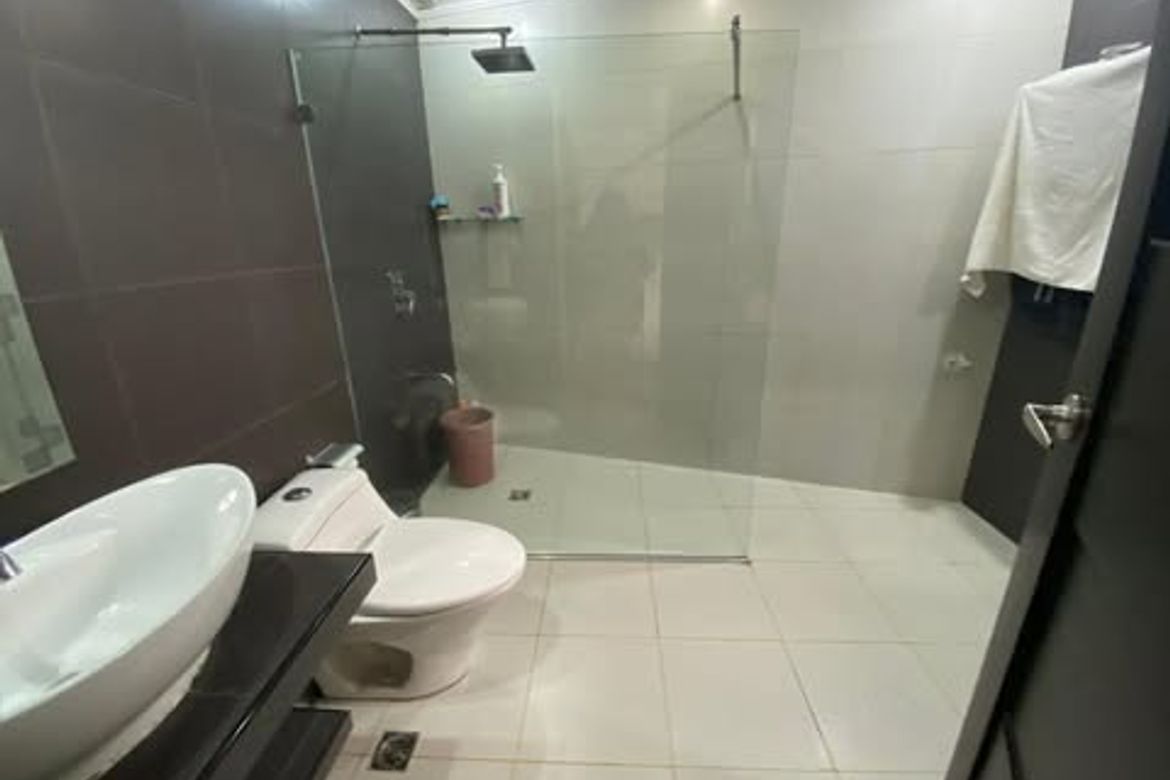 5 Bedroom Townhouse for Sale in Kapitolyo, Pasig, Metro Manila – photo 7