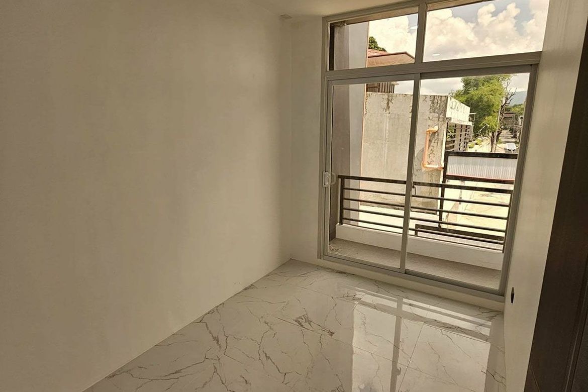 5 Bedroom Townhouse for Sale in Lahug, Cebu City, Cebu – photo 4