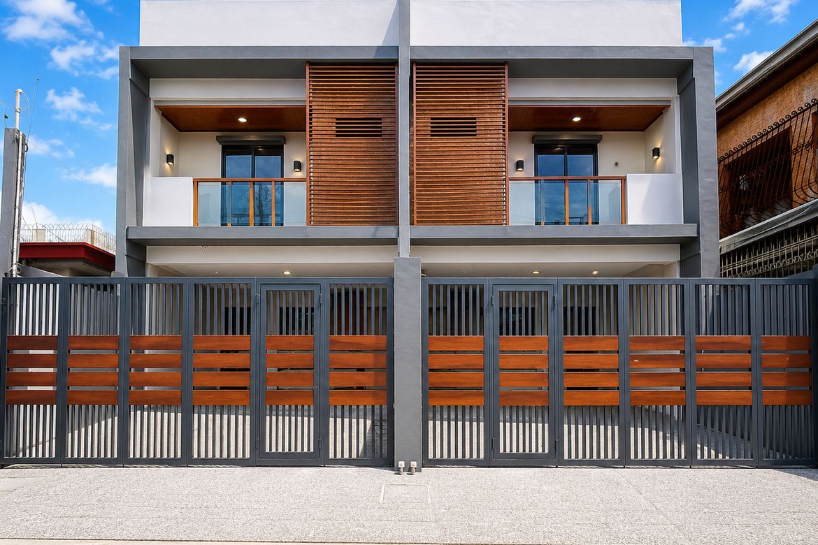 5 Bedroom Townhouse for Sale in Manuyo Dos, Las Piñas, Metro Manila