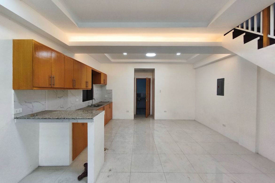 5 Bedroom Townhouse for Sale in Manuyo Dos, Las Piñas, Metro Manila – photo 7