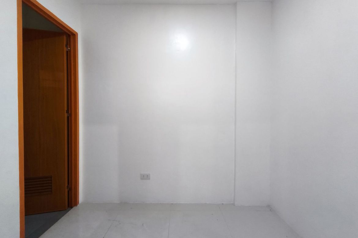 5 Bedroom Townhouse for Sale in Manuyo Dos, Las Piñas, Metro Manila – photo 8