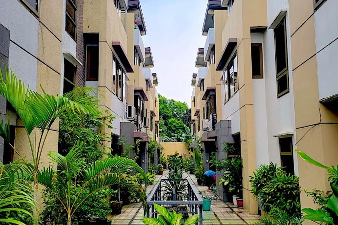 5 Bedroom Townhouse for Sale in Mariana, Quezon City, Metro Manila near LRT-2 Betty Go-Belmonte