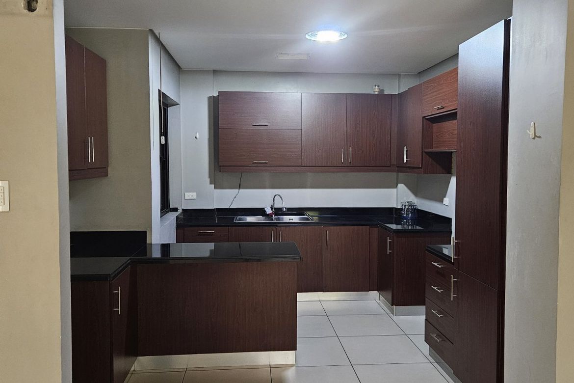 5 Bedroom Townhouse for Sale in Mariana, Quezon City, Metro Manila near LRT-2 Betty Go-Belmonte – photo 5