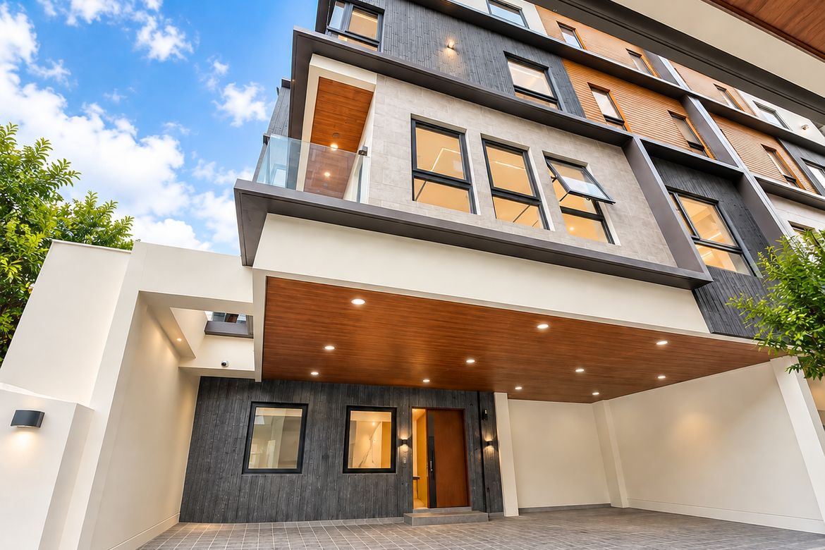 5 Bedroom Townhouse for Sale in Mariana, Quezon City, Metro Manila near LRT-2 Gilmore