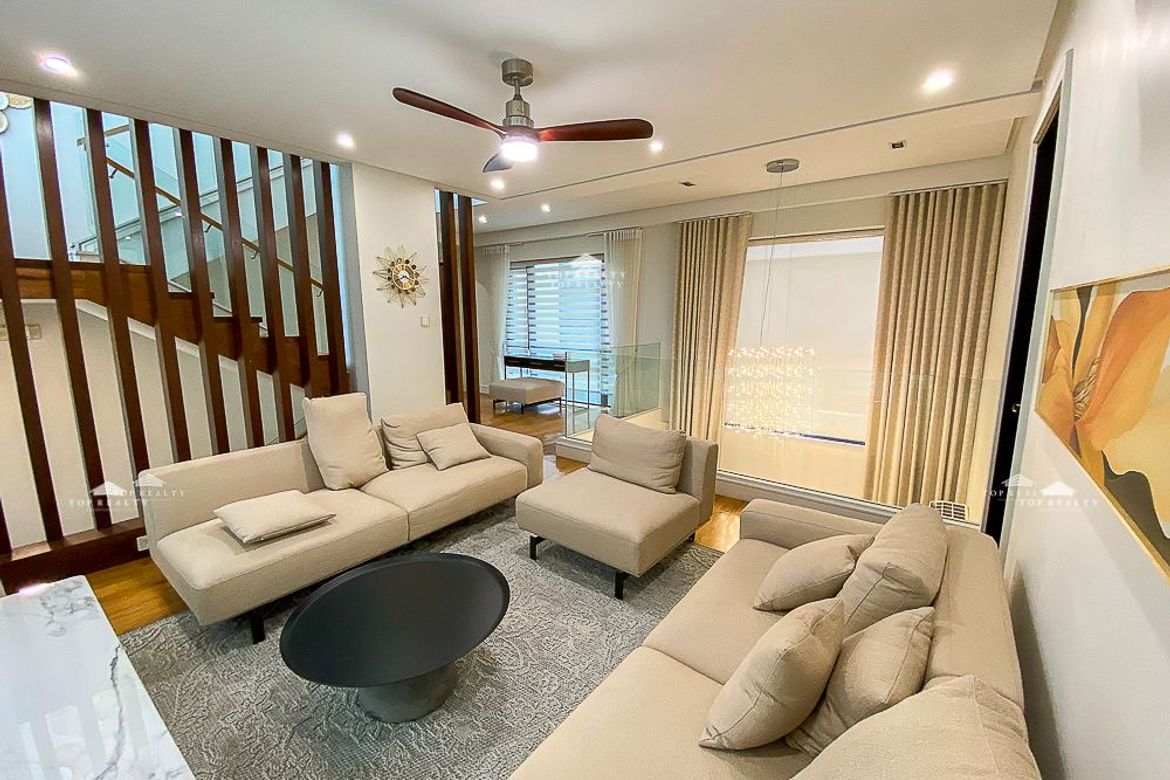 5 Bedroom Townhouse for Sale in Mariana, Quezon City, Metro Manila near LRT-2 Gilmore – photo 2