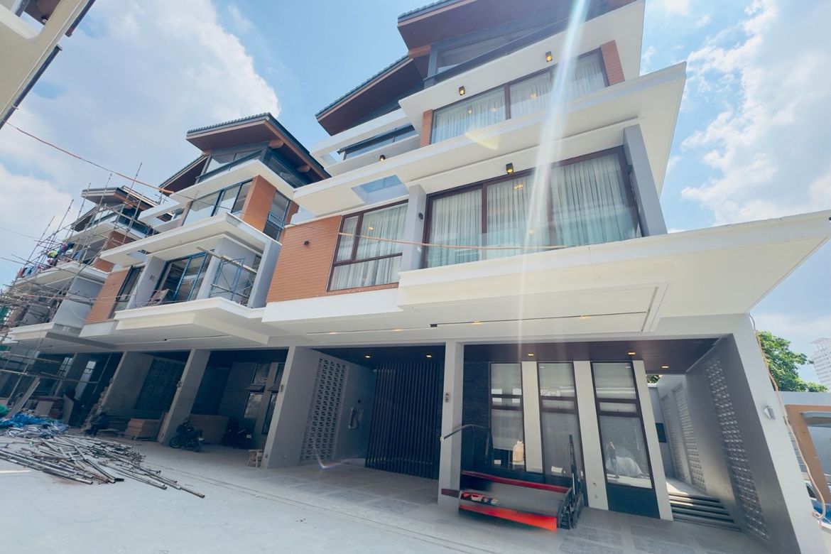 5 Bedroom Townhouse for Sale in Mariana, Quezon City, Metro Manila near LRT-2 Gilmore – photo 5