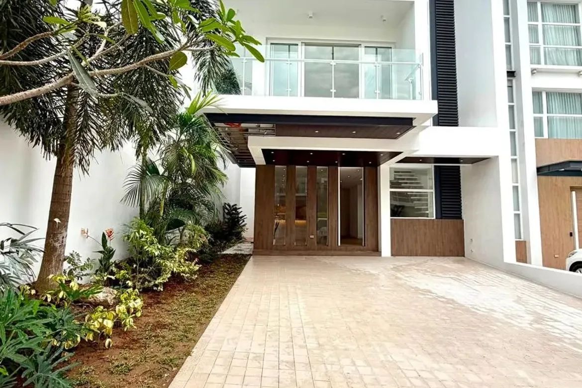 5 Bedroom Townhouse for Sale in Matandang Balara, Quezon City, Metro Manila – photo 2