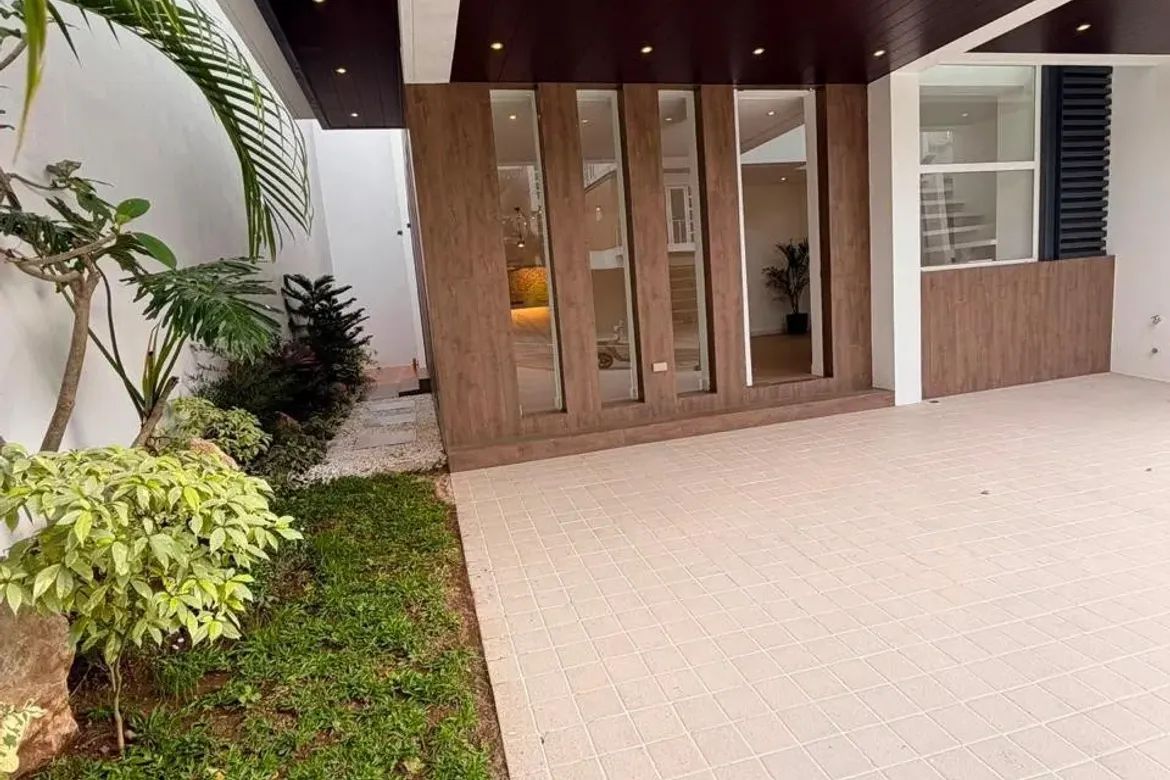 5 Bedroom Townhouse for Sale in Matandang Balara, Quezon City, Metro Manila – photo 7