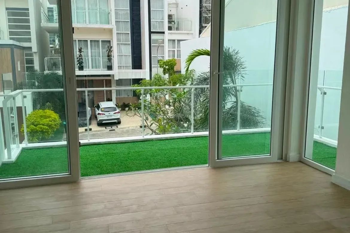 5 Bedroom Townhouse for Sale in Matandang Balara, Quezon City, Metro Manila – photo 8