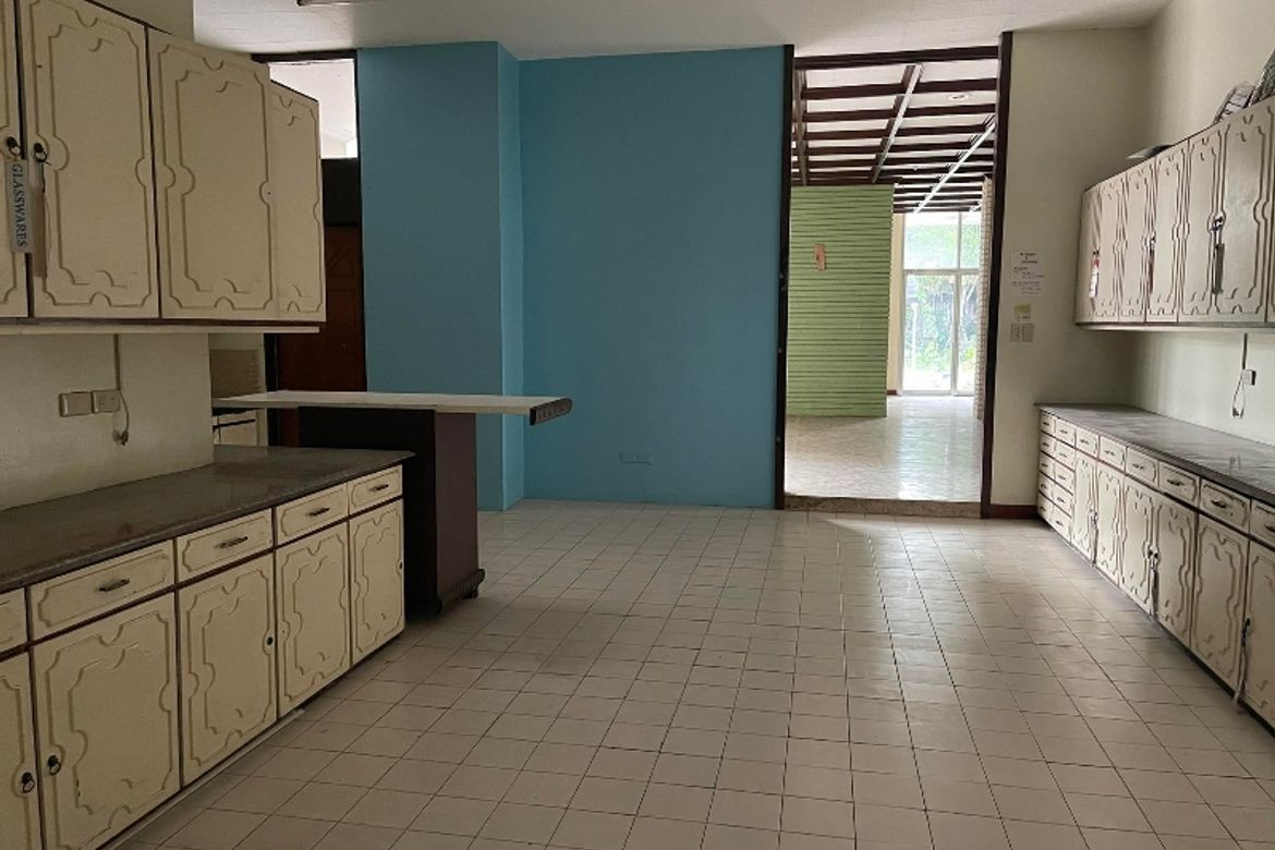 5 Bedroom Townhouse for Sale in Matina Aplaya, Davao City, Davao del Sur