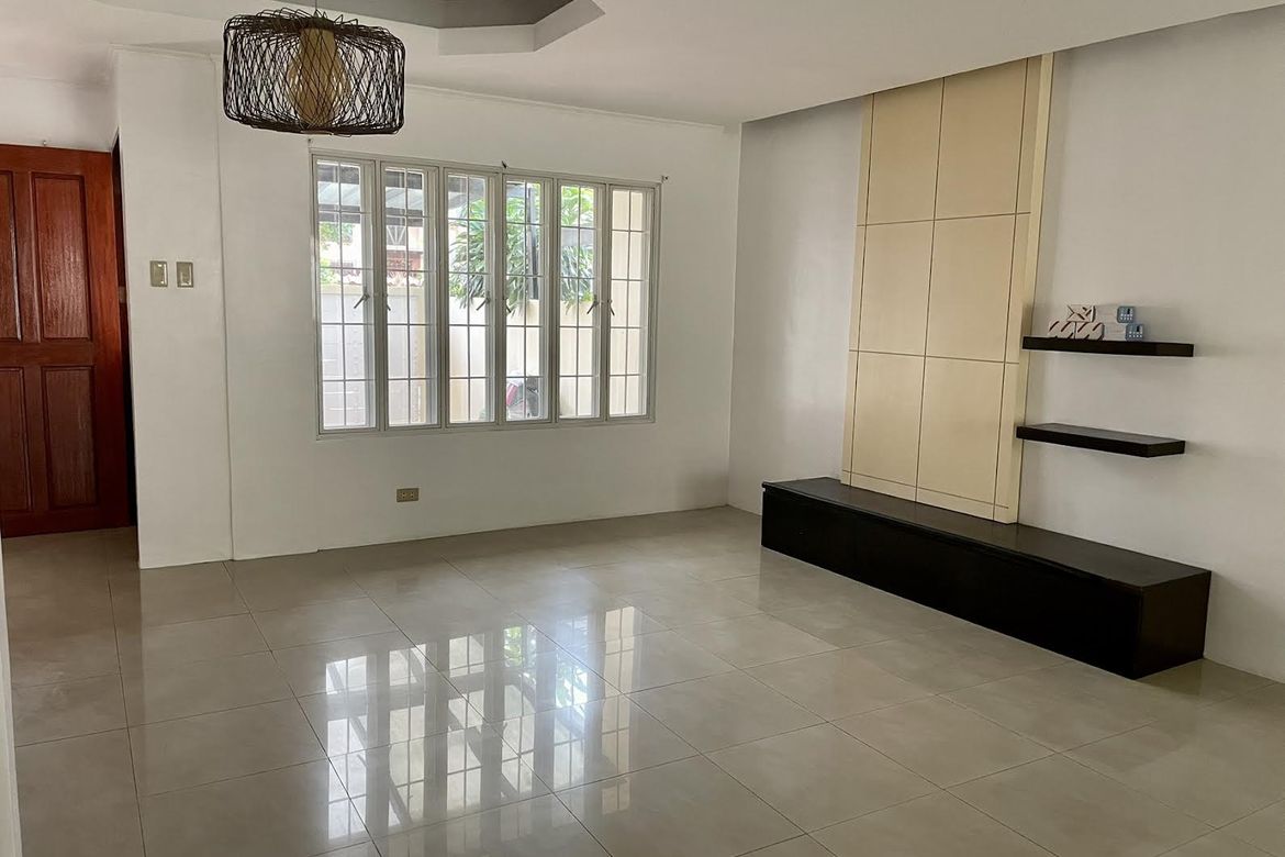 5 Bedroom Townhouse for Sale in Merville, Parañaque, Metro Manila – photo 2