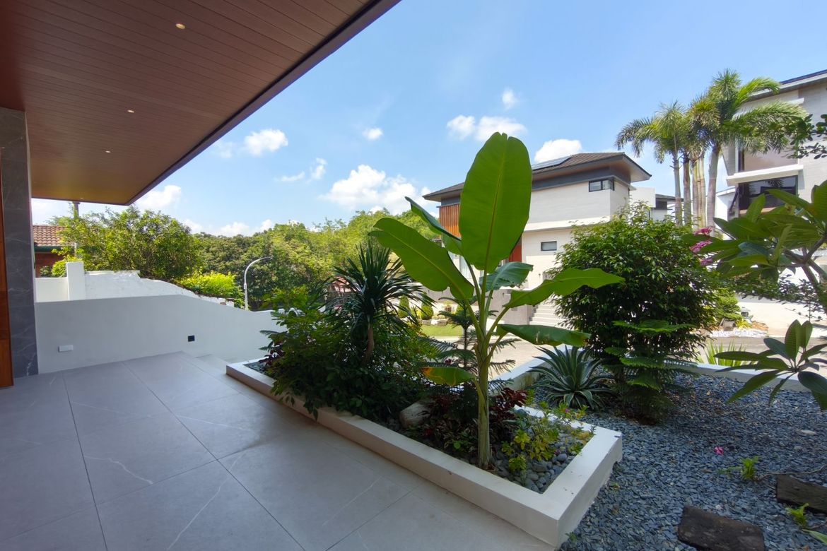 5 Bedroom Townhouse for Sale in Molino VII, Bacoor, Cavite – photo 3