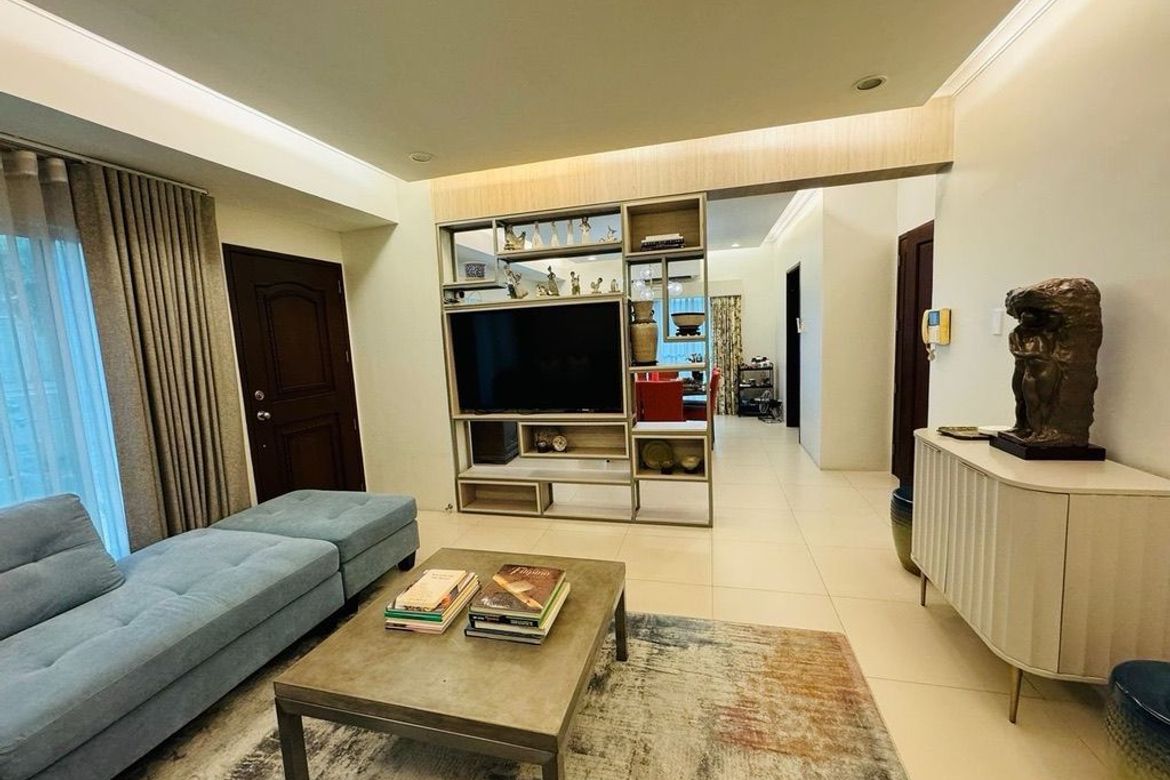 5 Bedroom Townhouse for Sale in Pasadeña Place Townhomes, Pasadeña, San Juan, Metro Manila near LRT-2 Gilmore