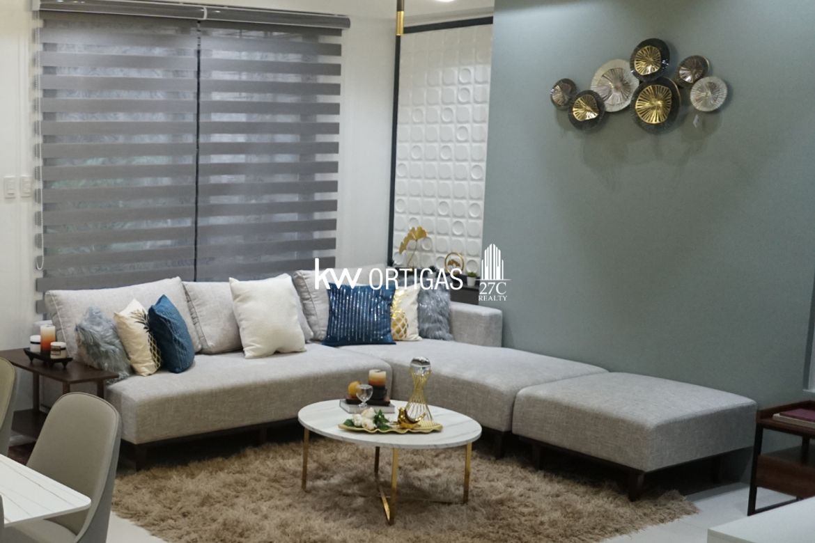 5 Bedroom Townhouse for Sale in Pasadeña, San Juan, Metro Manila near LRT-2 Gilmore – photo 2