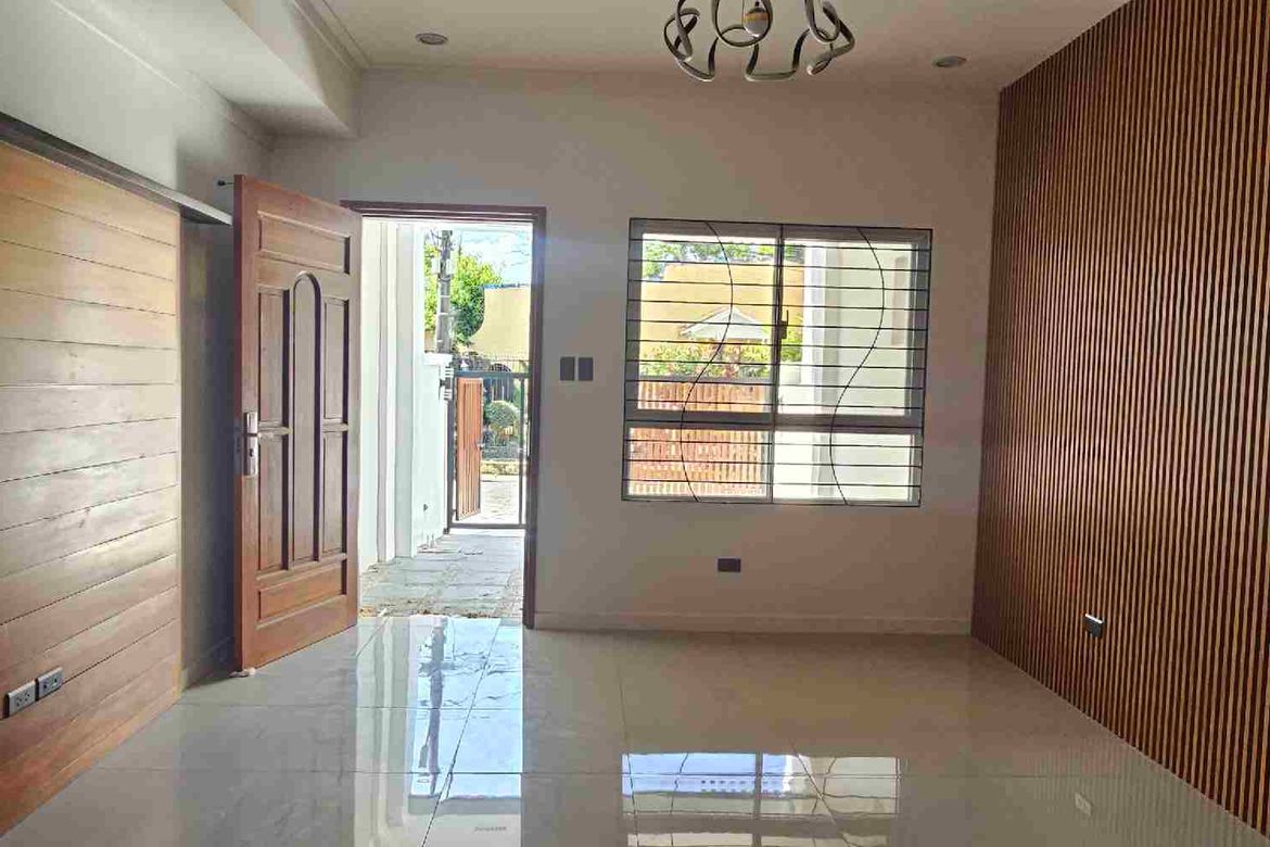 5 Bedroom Townhouse for Sale in Pilar, Las Piñas, Metro Manila – photo 5