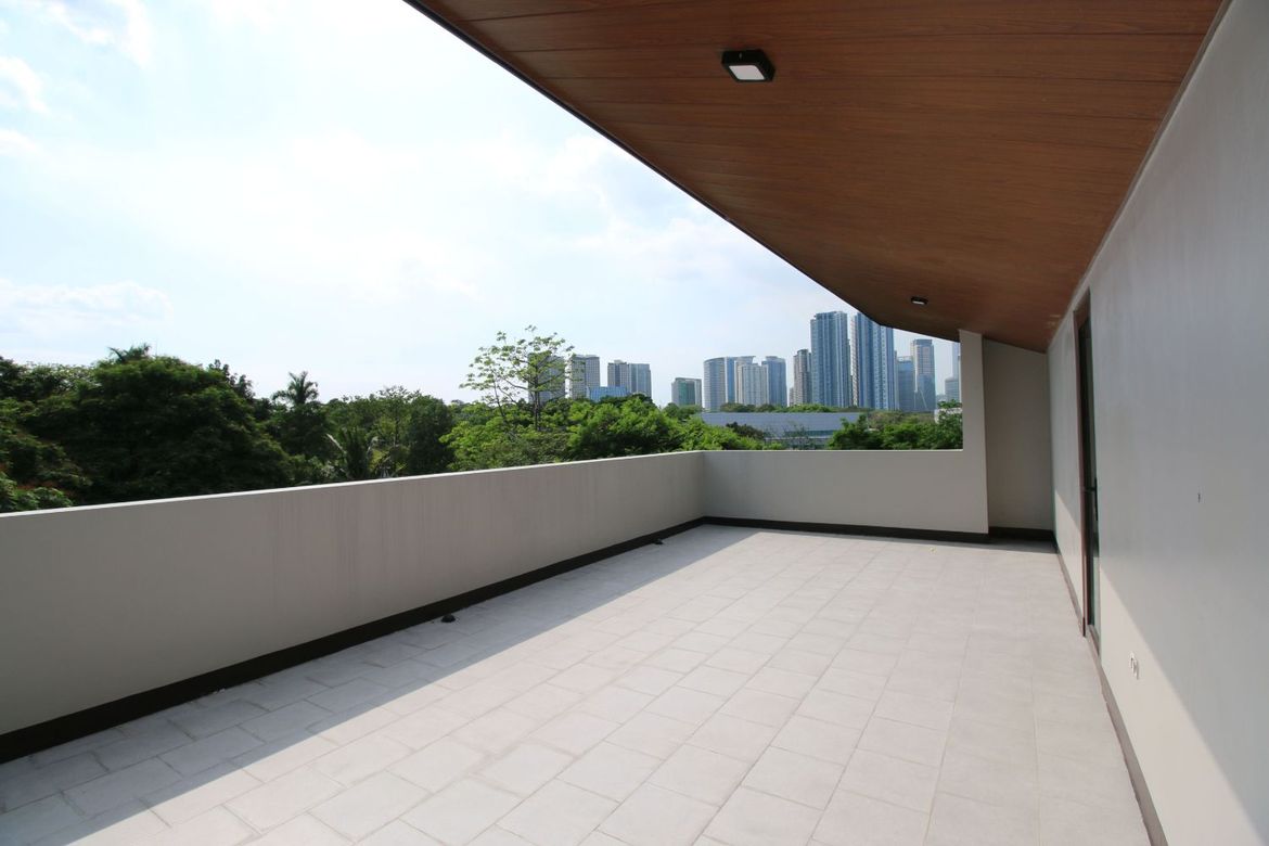 5 Bedroom Townhouse for Sale in Pinagsama, Taguig, Metro Manila