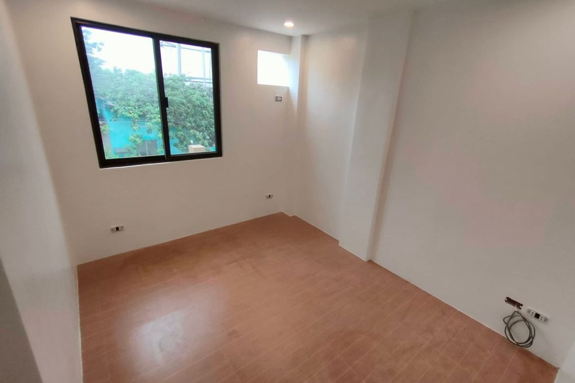 5 Bedroom Townhouse for Sale in Poblacion, Muntinlupa, Metro Manila – photo 4
