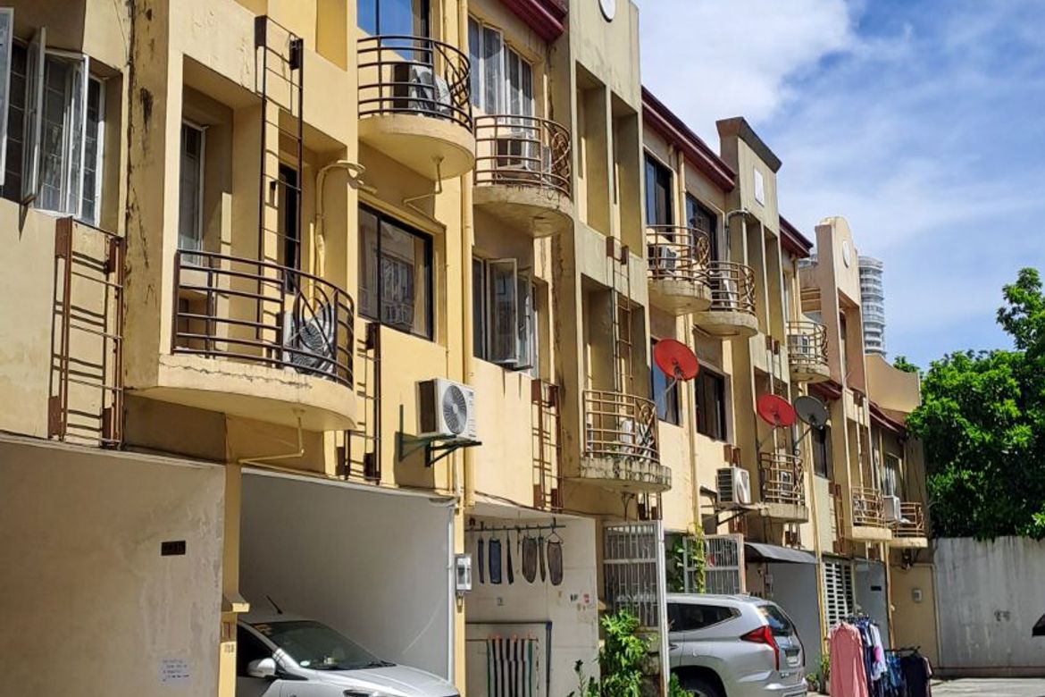 5 Bedroom Townhouse for Sale in San Antonio, Makati, Metro Manila