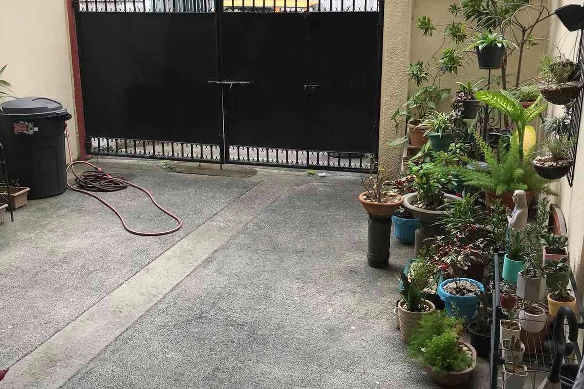 5 Bedroom Townhouse for Sale in San Antonio, Pasig, Metro Manila near MRT-3 Ortigas