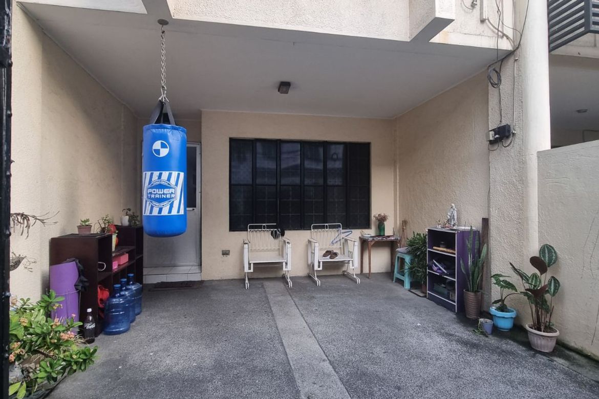 5 Bedroom Townhouse for Sale in San Antonio, Pasig, Metro Manila near MRT-3 Shaw Boulevard