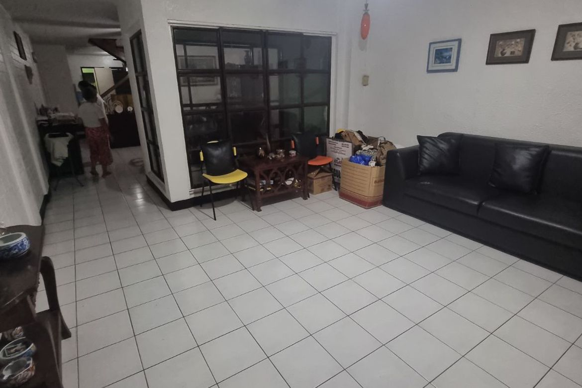 5 Bedroom Townhouse for Sale in San Antonio, Pasig, Metro Manila near MRT-3 Shaw Boulevard – photo 3
